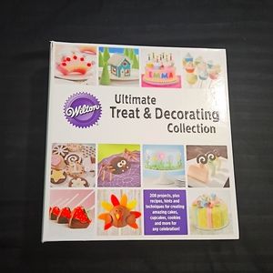 Wilton Ultimate Treat and Decorating Collection Binder